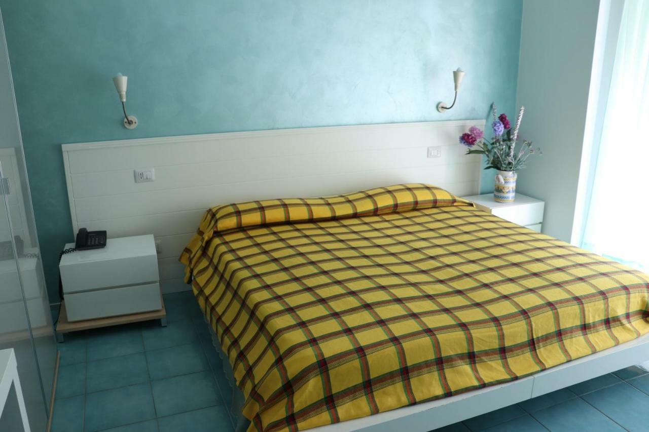 Bed and Breakfast Rock Garden Gaeta Exterior foto